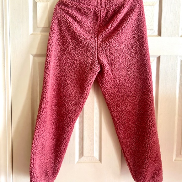 Pink sherpa fleece pant set with butterflies - Picture 5 of 10